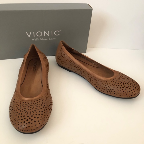 Vionic Robyn Flat - Picture 2 of 5